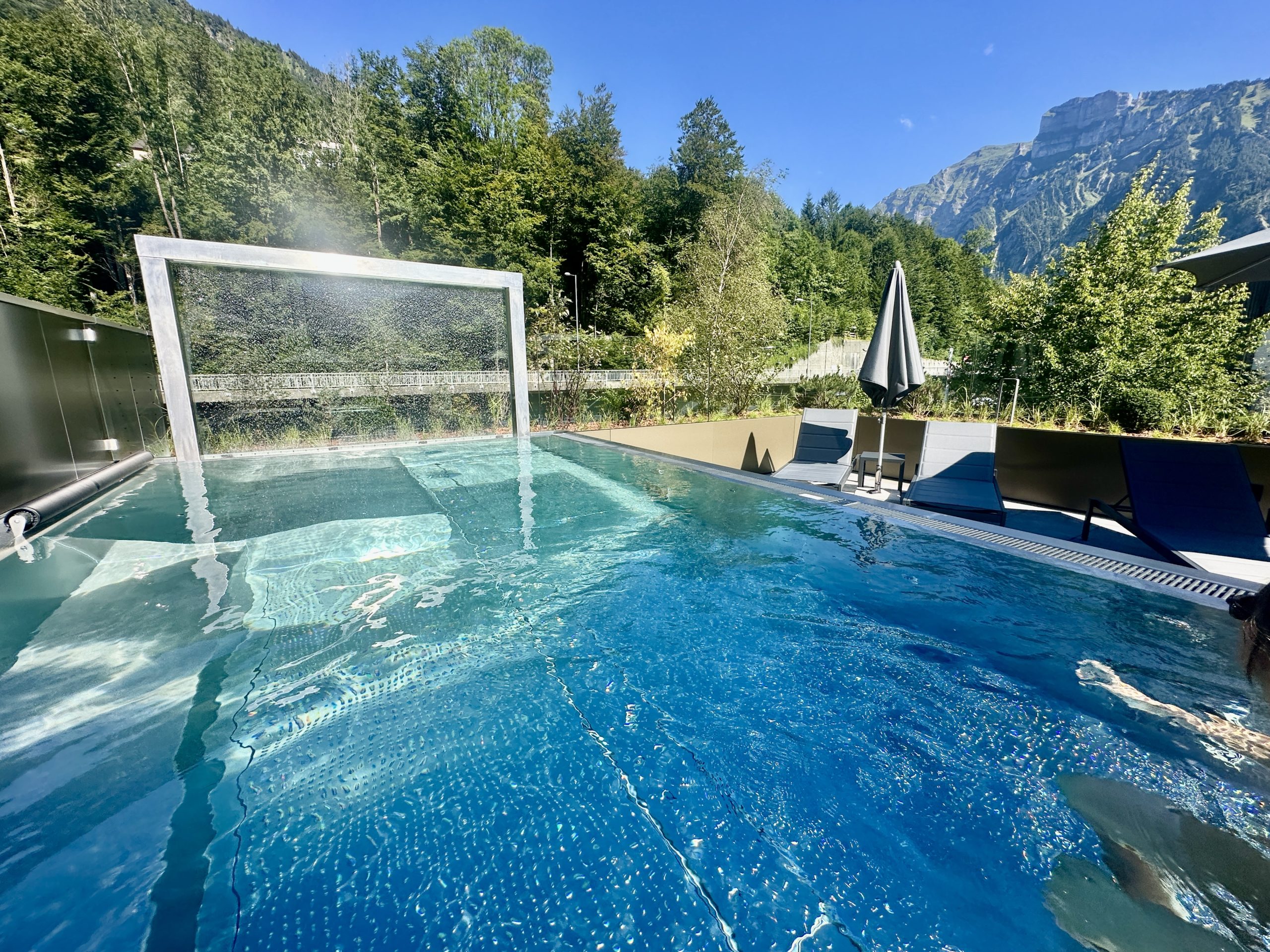 toller Pool mit Blick auf Kanisfluh